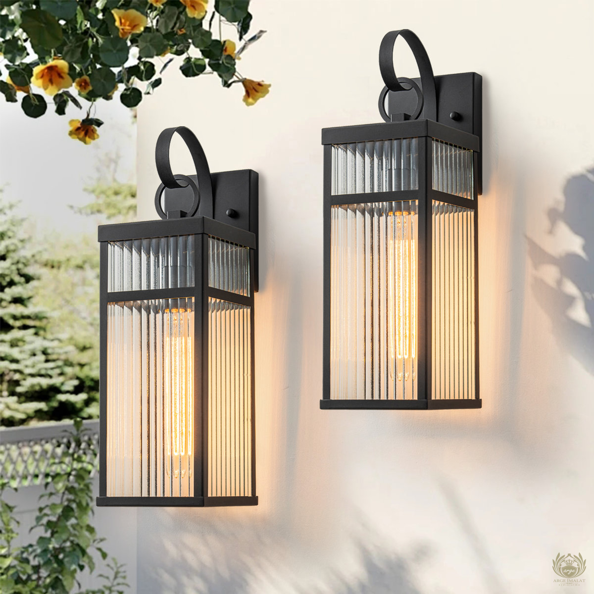 Siyah Metal Çizgili Camlı Dış Mekan Duvar Apliği (40.6 cm) – Modern Bahçe ve Balkon Aydınlatması E27 Avize Aplik Modelleri İmalatı Siyah Metal Çizgili Camlı Dış Mekan Duvar Apliği (40.6 cm) – Modern Bahçe ve Balkon Aydınlatması E27