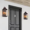 Kapı yanlarında ikili modern fener tipi aplik