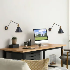 Modern ofis ortamında iki adet mafsallı endüstriyel duvar apliği