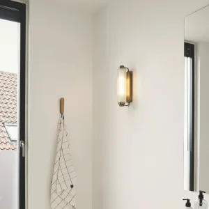 Lüks villa banyo aynası yanı pirinç duvar apliği uygulaması